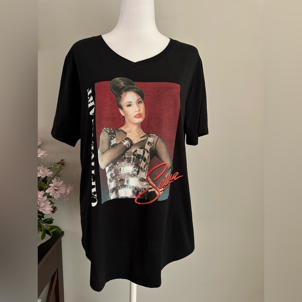 Official Selena Merchandise Black T-Shirt Women Size XL Captive Heart V- Neck